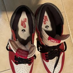 Air Jordan 1 Retro High OG GS Varsity Red and Black  Size 11 Great Condition. Pick Up Only  , Willing To Negotiate On  Price 