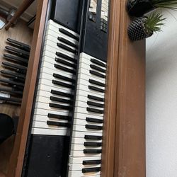 Free Electric Organ And Bench (need Gone today)