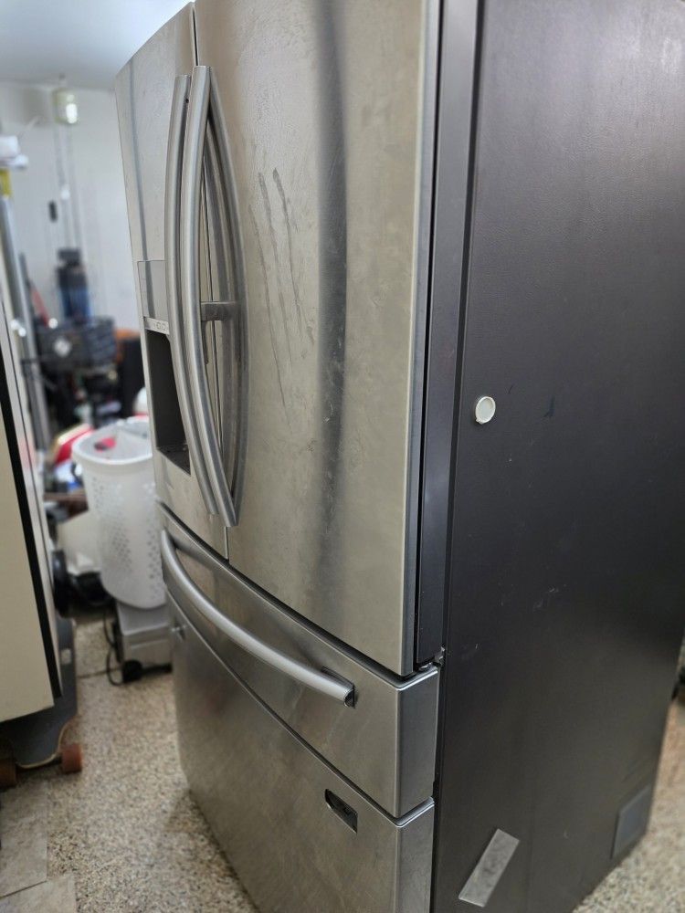 $50 Samsung Full Size Refrigerator 4 Doors Read
