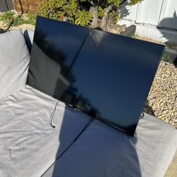 43in Roku With Wall Mount 