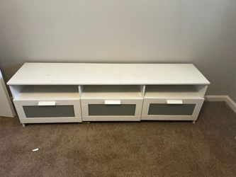 3 drawer apartment nightstand - White very good condition