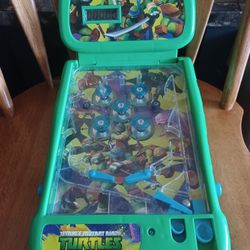 NINJA TURTLES MINI PINBALL MACHINE, EXCELLENT CONDITION ONLY PICK UP 