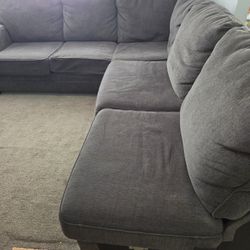3 PIECE SECTIONAL COUCH