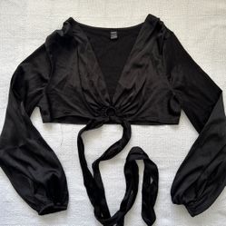 SHEIN Crop Key Hole Wrap Blouse 