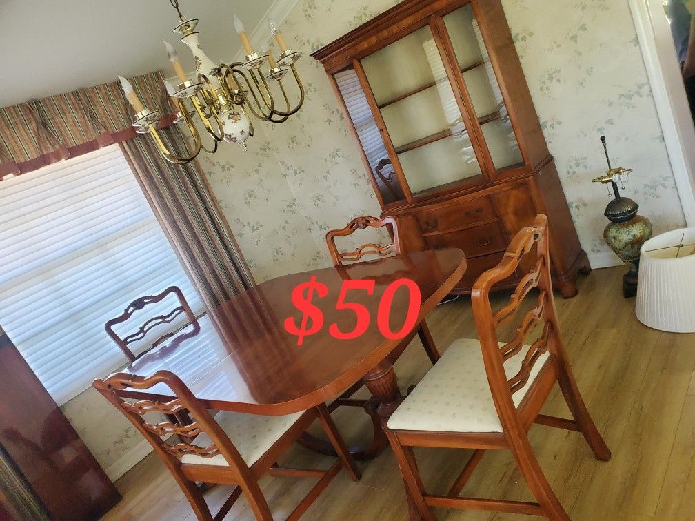 Dining Table And 4 Chairs 
