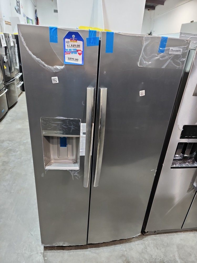 Frigidaire Gallery Counter-Depth 22.3-cu.ft Side-by-Side Refrigerator with Water & Ice Dispenser. (WITH WARRANTY)