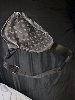 LV pull over bag price 300$