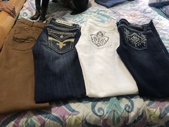 Jeans. Rock revivals. Grace I la. Rock 47 and tuff.