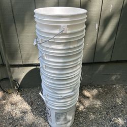 5 Gallons Buckets