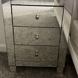 Bedroom Mirrored Chest of Drawers 