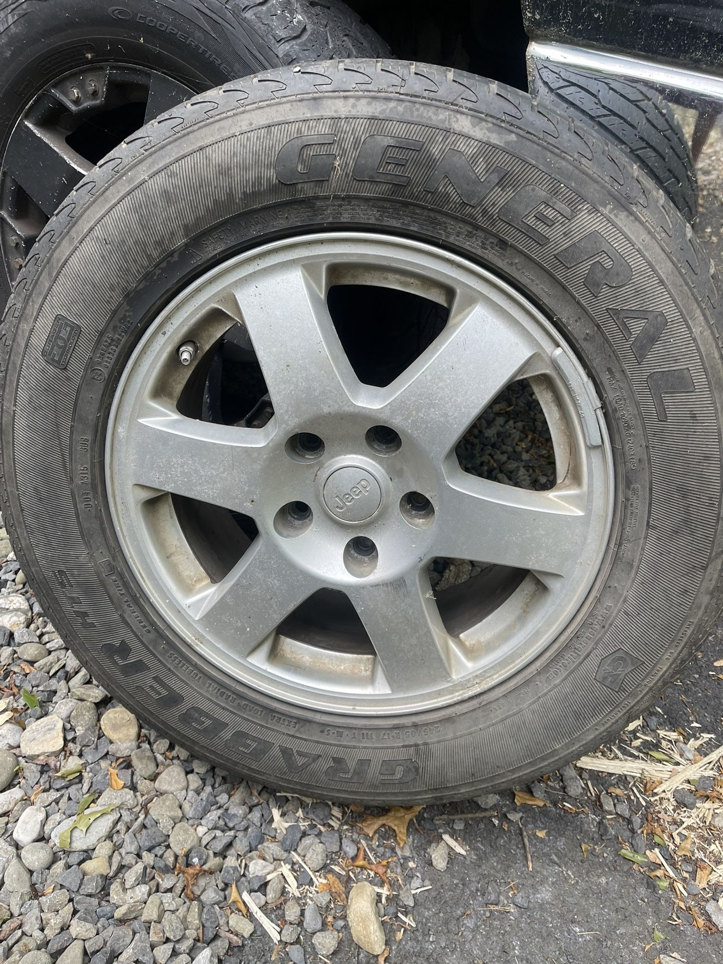 245/65 R17 Wheel With Tire Jeep Cherokee 05-10