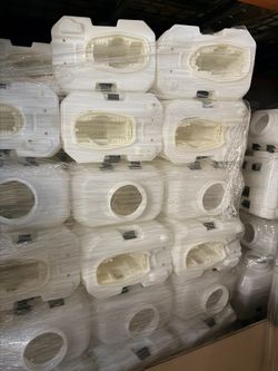 FREE  Plastic Milwaukee SPRAYER TANK Damage 