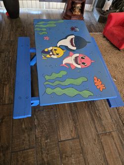 Baby Shark Table 