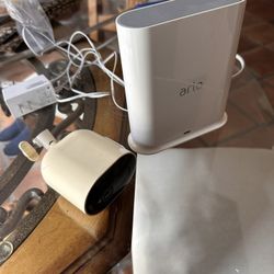 Arlo Pro Smarthub Plus Wireless Camera and Charger