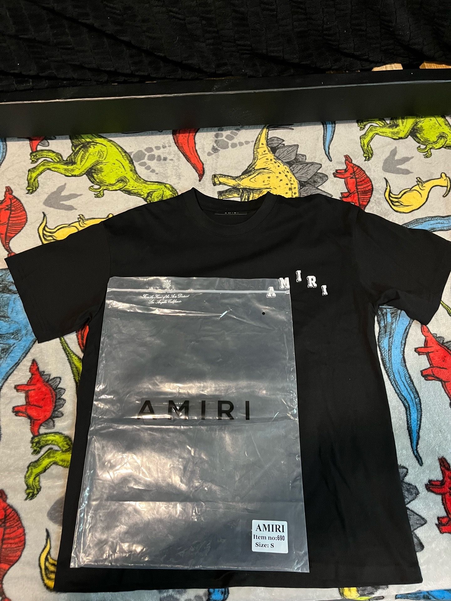 Black amiri tee 50 can deliver size small