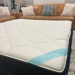  Dreamcloud Premier Memory Foam Mattress Only