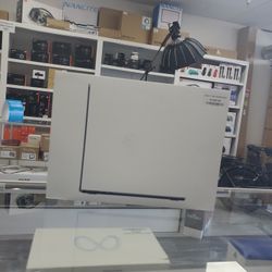 MacBook Air 15inch M2/8gb Ram/256gb 