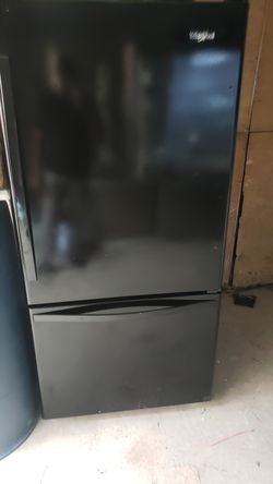 whirlpool botton freezer side 33 6 month warranty use great condition still with company warranty