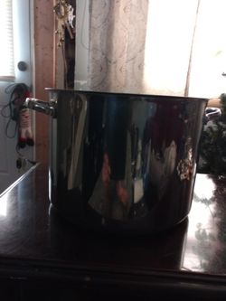 Stainless 8 Qt Pot With Lid 20.00