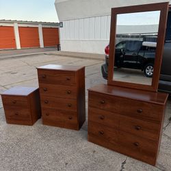 Dresser Set