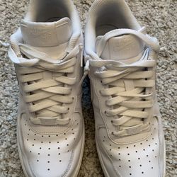 Good Nike Air shoes for men, size 9