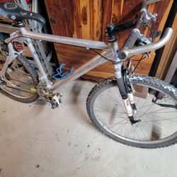 G.T. FULLSUSPENSION MTN BIKE