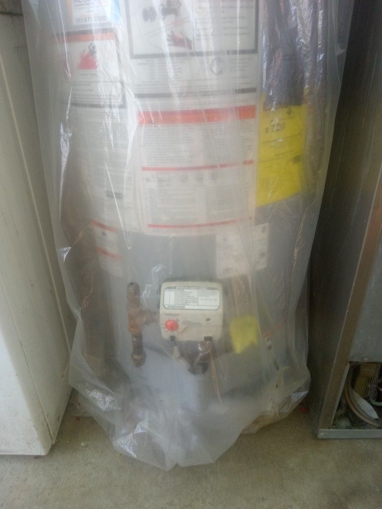 50 Gallons. WATER HEATER in Very Good Working Order 245.00$