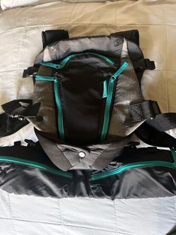 Infantino multi pocket carrier