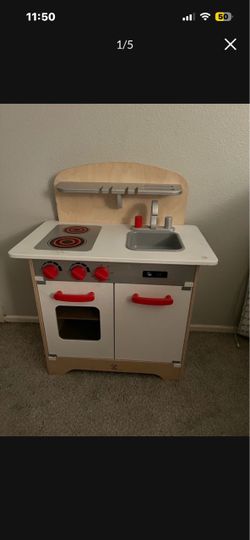 Toy kitchen