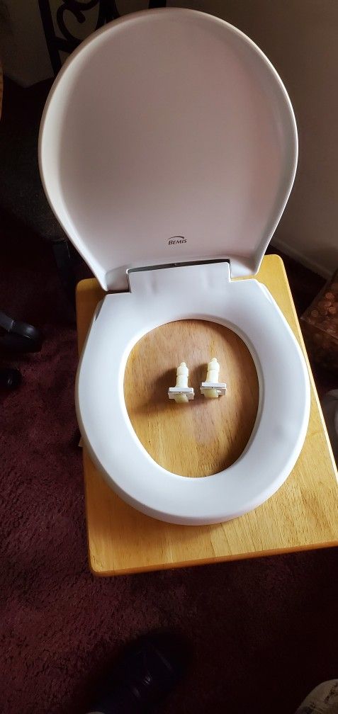 Bemis Slow Close Toilet Seat. 