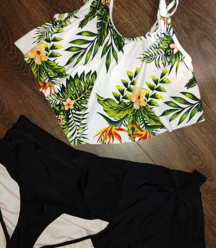 New Women's Swimsuit - 3 Piece Set