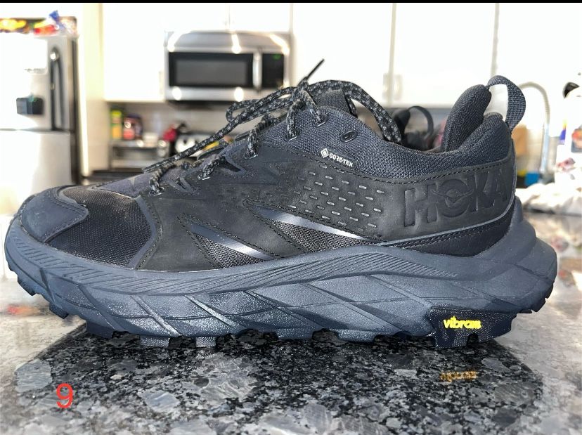 9. HOKA One Anacapa Low GORE-TEX Hiking WATERPROOF Sneakers Black brand new 9.0B women $100 ($200 new retail)