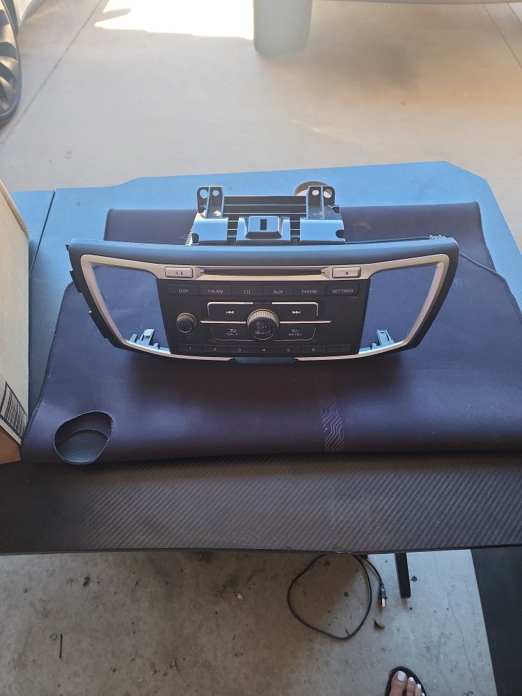 2013 Honda Accord Stock Stereo Headunit