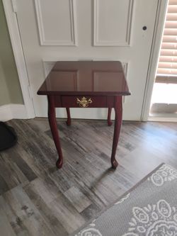 Glossy, wood end table in Margate
