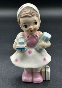 Rare vintage Vintage Ucagco Little Kerchief Girl Porcelain Figurine Presents Gifts Japan