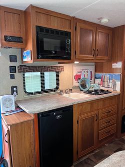 RV 19 FT AR one Maxx Starcraft 22” with the bum