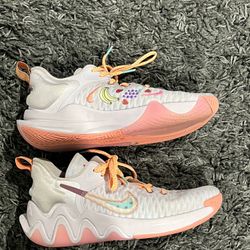 Basketball shoes