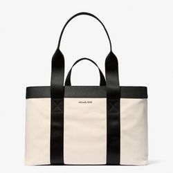 MICHAEL KORS CANVAS TOTE. 
