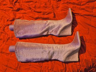 Boots Size 7 // Botas