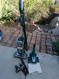 Like new Shark® Rotator® Lift-Away Vacuum DuoClean® PowerFins™ and Self-Cleaning Brushroll RETAIL PRICE $299