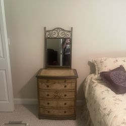 Vintage dresser/nightstand