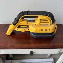 Dewalt Wet/Dry Vacuum 1/2 Gallon 18V