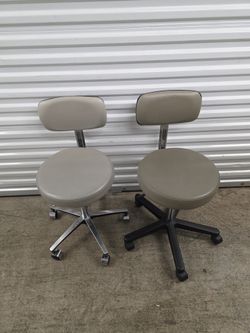 (2) Available Midmark Hydraulic Ritter Medical Stools Dr. Exam Business Office Chairs $75. Each