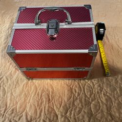 Bonanza aluminum hard-sided makeup vanity box designed for storing cosmetics and jewelry