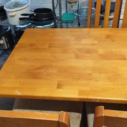 Square Kitchen Table With Four Chairs 
