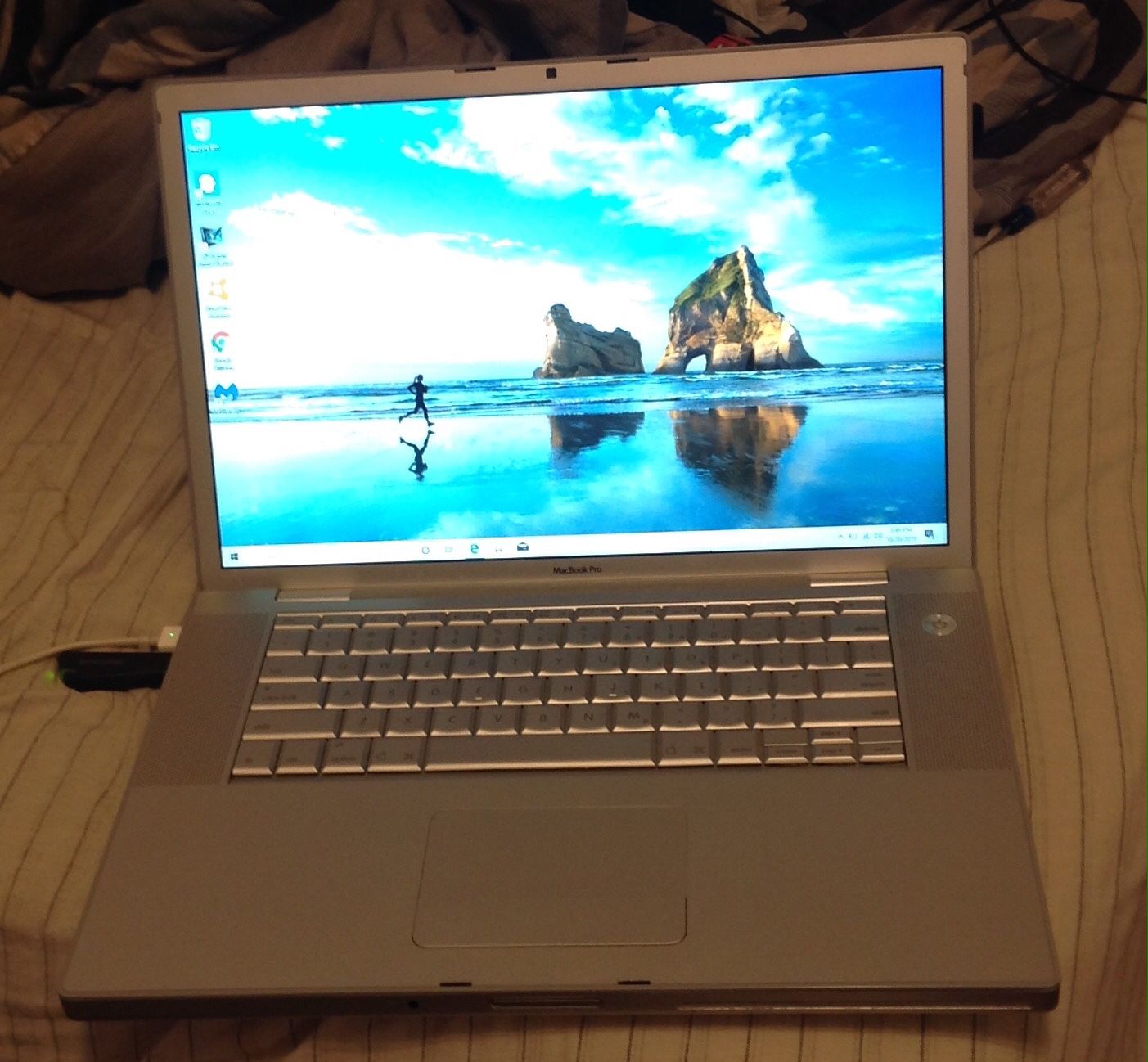 Apple MacBook Pro A1226 15.4" Laptop For Sale With 30 Day Warrenty $80 Firm
