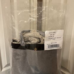 BRAND NEW TORY BURCH BLAKE SMALL TOTE In Black Retail: $350.00 Color: Black Pick Up Only 77090 Area