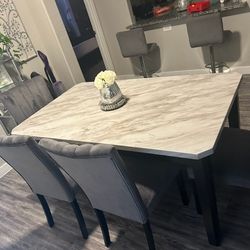 Nice Marble Table With Stools