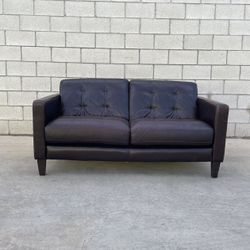 *Free Delivery* Macys Leather Loveseat Couch Sofa 2 Seater