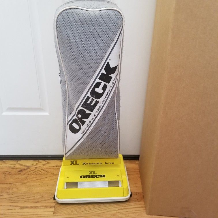 NEW cond HOOVER COMMERCIAL VACUUM WITH AMAZING POWER SUCTION , WORKS EXCELLENT , IN The BOX